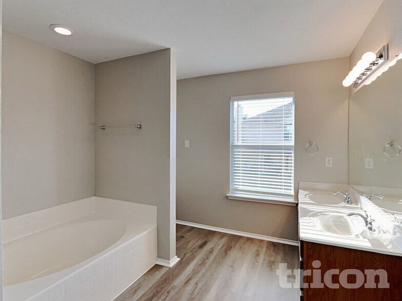 Building Photo - 156 Jefferson Dr