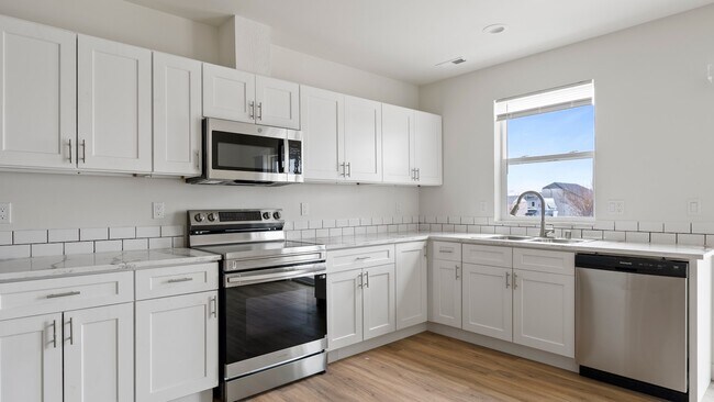 Building Photo - 2625 W Marina Dr