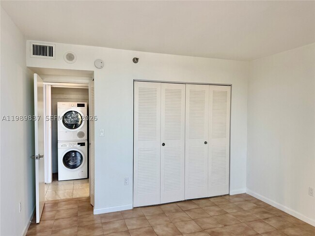 Building Photo - 20515 E Country Club Dr