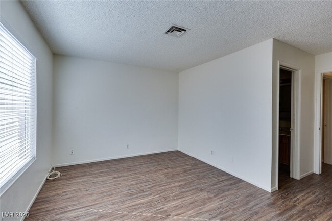 Building Photo - 7115 Kenwood St
