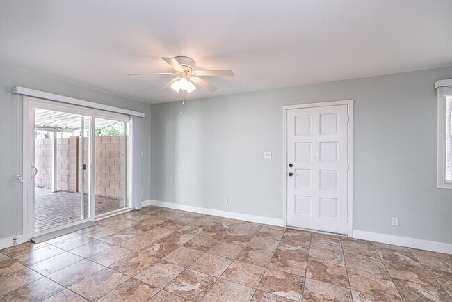 Building Photo - Great Tempe Townhouse