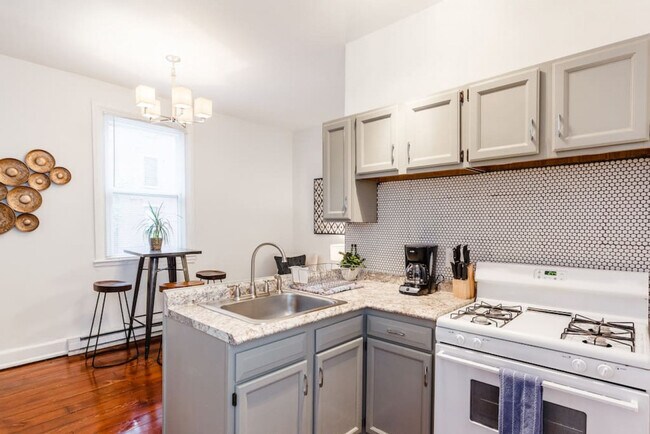 Building Photo - 1614 Mansfield St