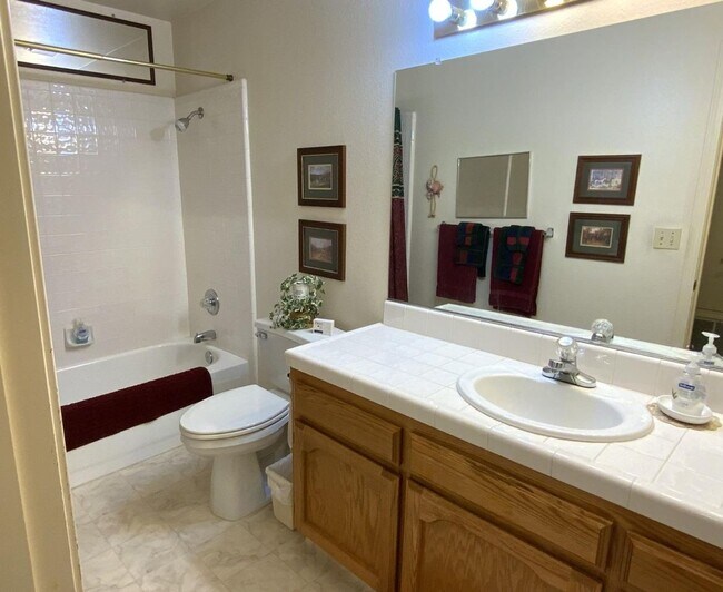 Building Photo - 3-bedroom, 2-bath home in the desirable Northwest Yuba City