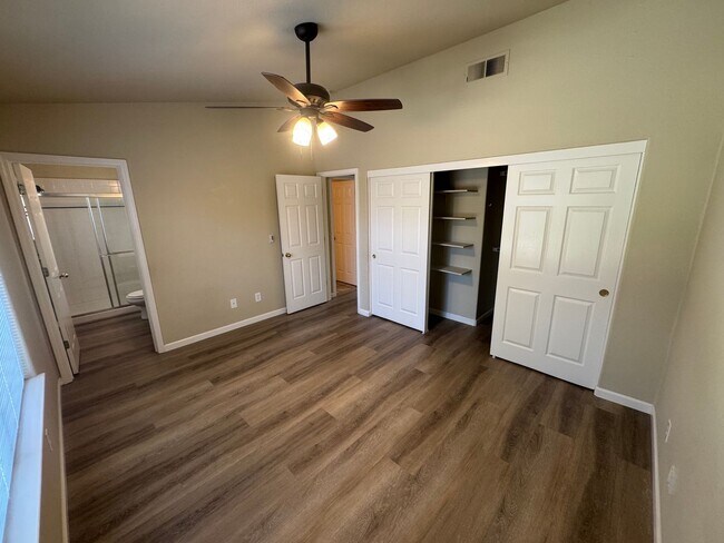 Building Photo - 3 bed / 2 Bath | West Roseville Home Avail...