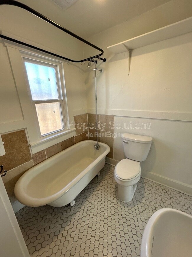 Building Photo - 116 Princeton Dr SE