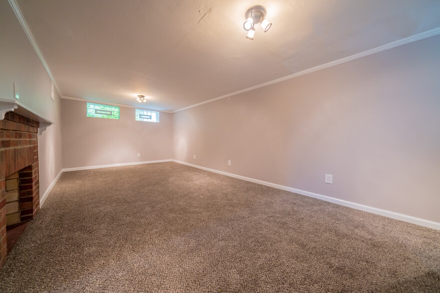 Building Photo - 1200 Brentwood Rd