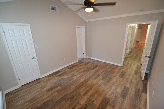 Building Photo - 5157 Cumberland Cove Dr