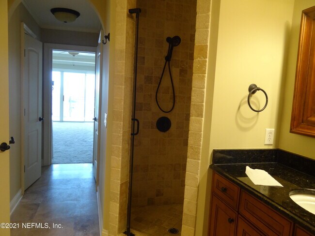 Building Photo - 120 Bay St