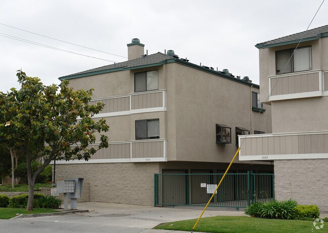 Building Photo - 1000 Parton St