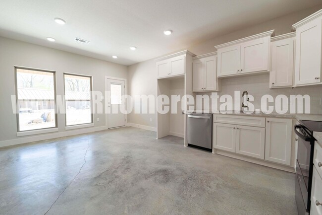 Building Photo - 9 John Ross Dr