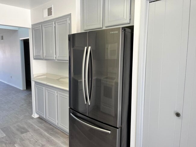 Building Photo - 47974 Oasis Ct