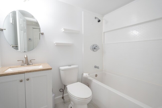 Building Photo - 2108 S Cypress Bend Dr