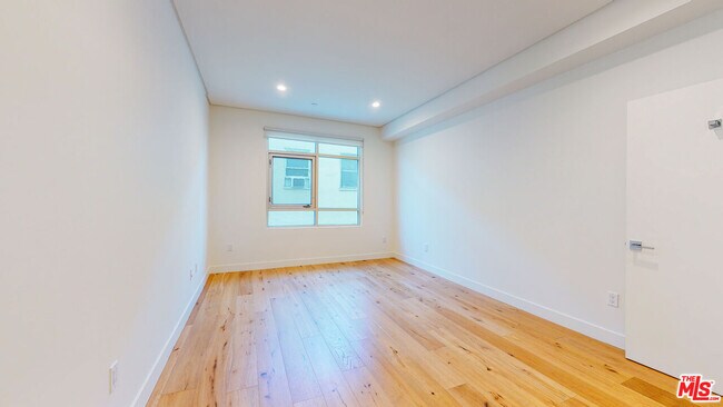 Building Photo - 938 Orange Grove Ave