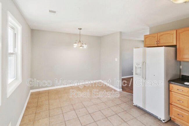 Building Photo - 594 Andover St