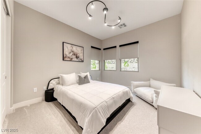 Building Photo - 375 Portus Delphini Ct