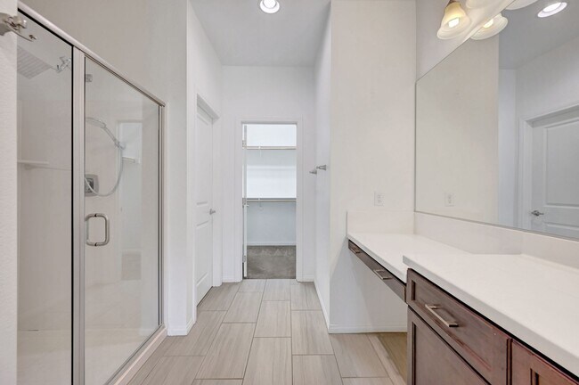 Building Photo - 3 Bedroom 2.5 Bath Townhome in Tuscany!