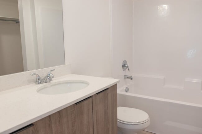 Building Photo - 989 E Ella Ln