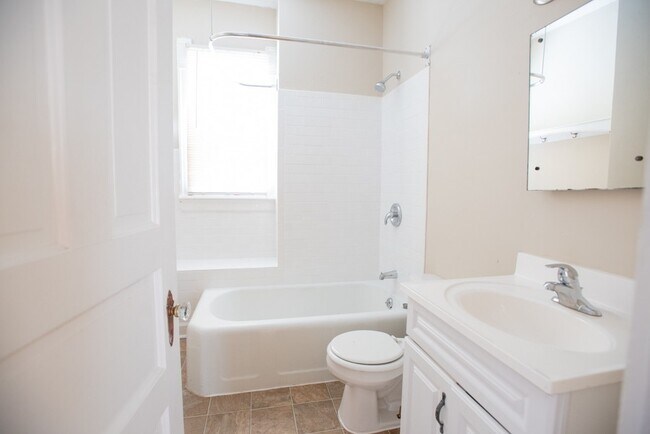 Building Photo - 2728 N Murray Ave