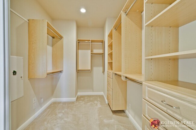 Building Photo - Mediterranean Elegance in the Heart of Cam...