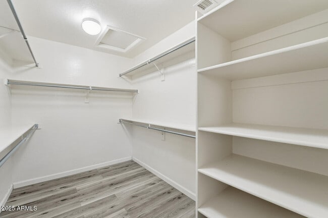 Building Photo - 7180 W Trails Dr