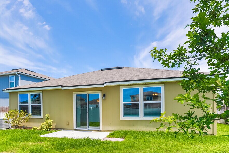 Building Photo - 2096 Pebble Point Dr