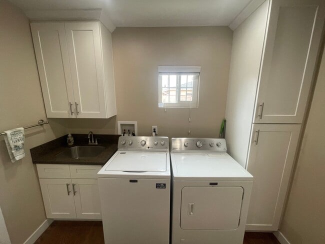 Building Photo - Beautifully Renovated 2-Bedroom Front Home...