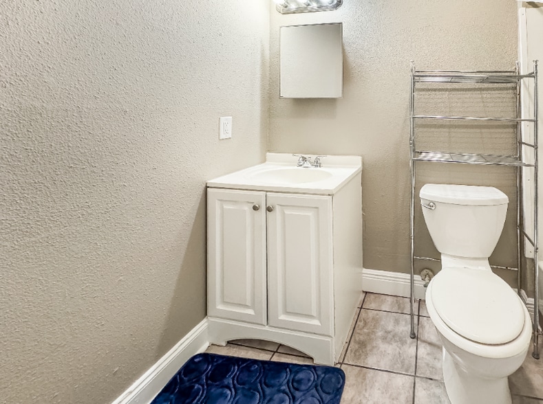 Building Photo - 321 Robinson Ave