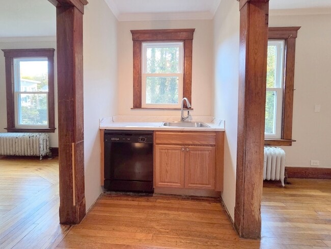 Building Photo - 302 Lexington Ave