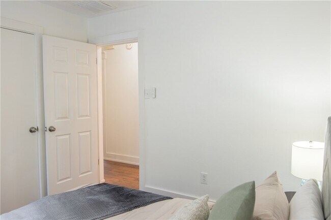 Building Photo - 3213 Heatherwood Dr