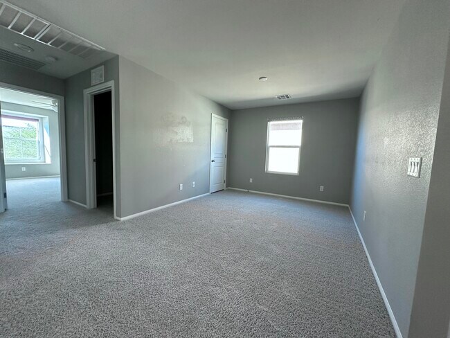 Building Photo - 7124 Fossil Lake St