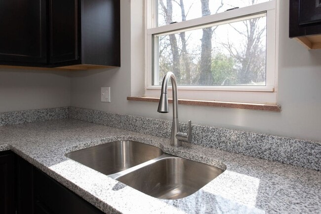 Building Photo - COVEDALE - 3+ bedroom brick cape cod  with one garage built in garage