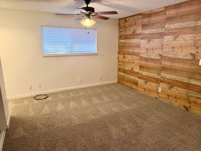 Building Photo - 3356 Meadow Way