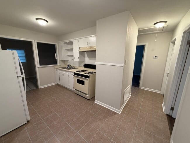 Building Photo - Charming 3-Bedroom Home in Convenient Boss...