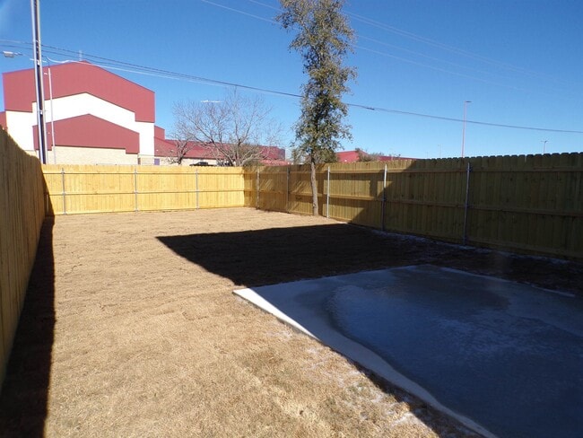 Building Photo - 111 Peruna Dr