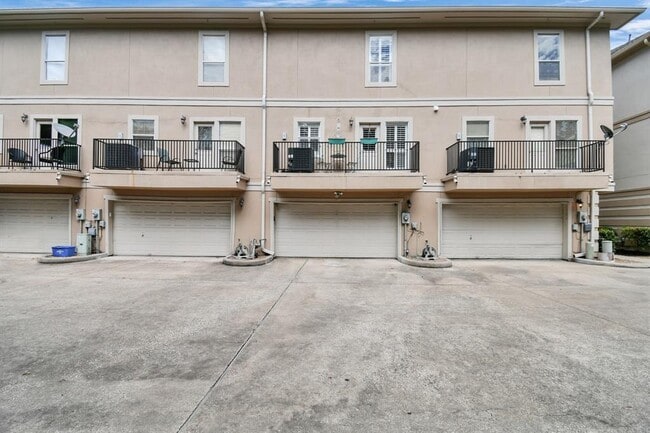 Building Photo - 1739 French Village Dr