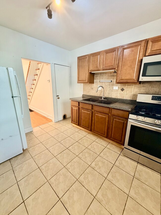 Building Photo - 1825 Dudley St