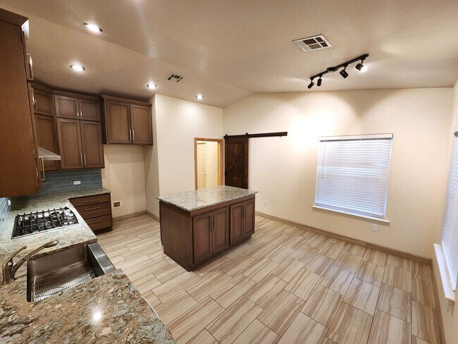 Building Photo - 1535 Vajillo Ln