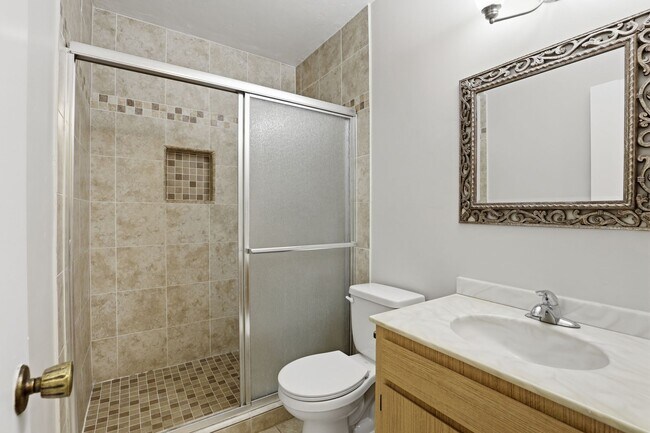 Building Photo - 4 Bedroom, 3 Bath House on 1 Acre in Fox Grove