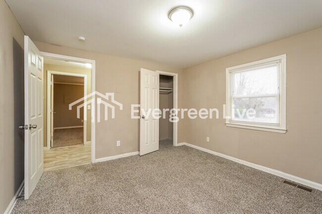 Building Photo - 222 Charles Ave