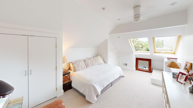 Building Photo - Downtown San Anselmo Updated 4x3 + aupair ...