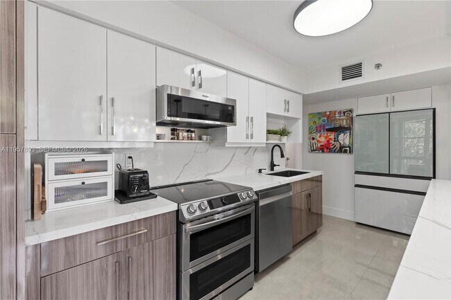 Building Photo - 3600 Mystic Pointe Dr