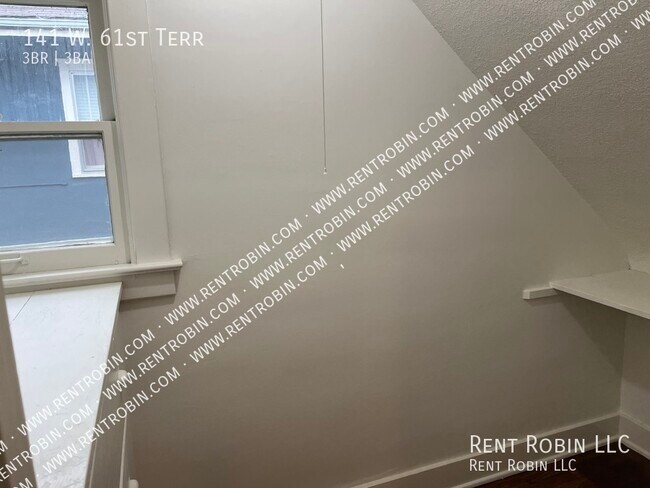 Building Photo - 141 W 61st Terrace