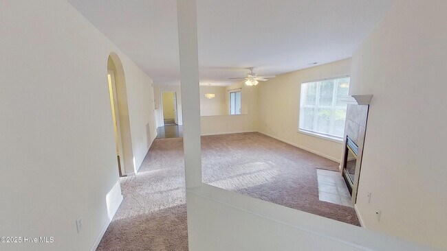 Building Photo - 4158 Breezewood Dr