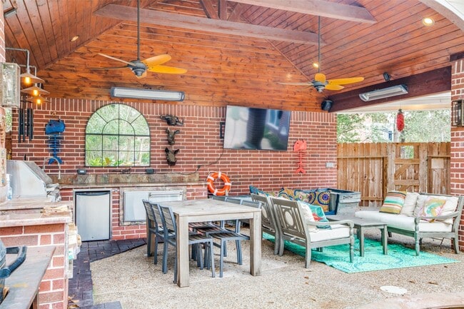 Building Photo - 7 Deer Lake Ct