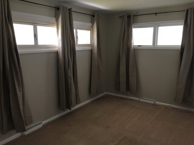 Building Photo - 465 Ontario St