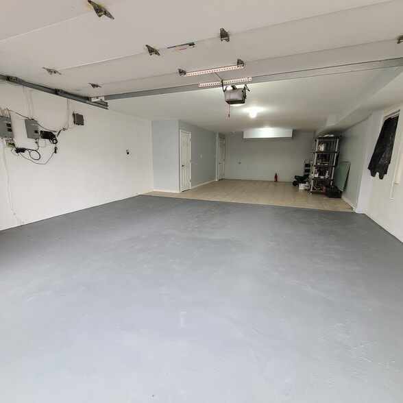 Building Photo - 5206 Cottage Ave