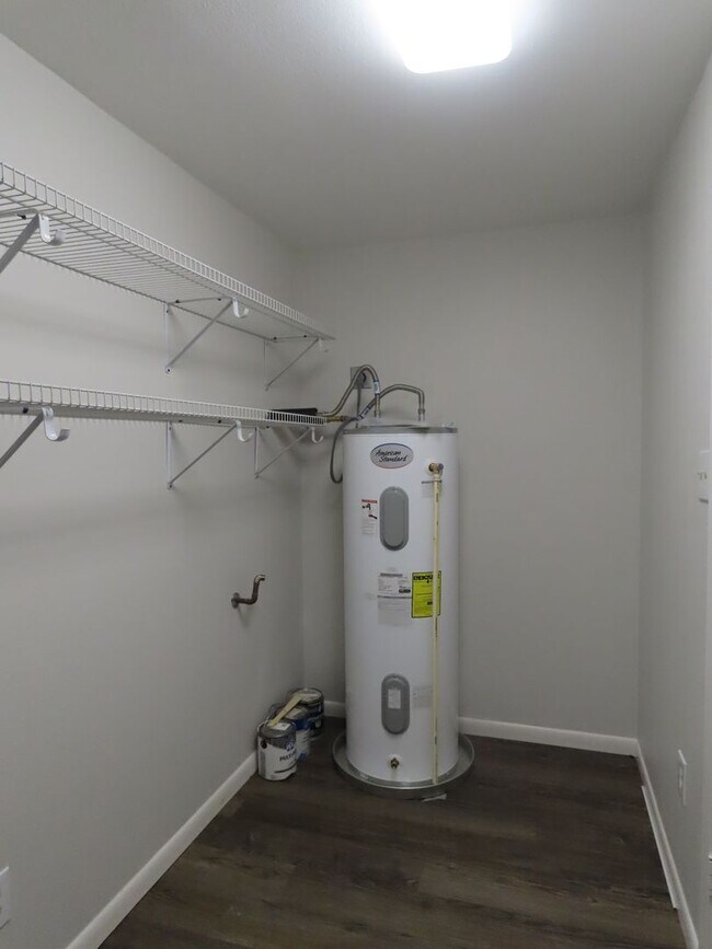 Building Photo - Spacious 4-Bedroom Home in Whitehouse ISD – Pet-Friendly with Large Fenced Yard! Bonus: Lawncare ...