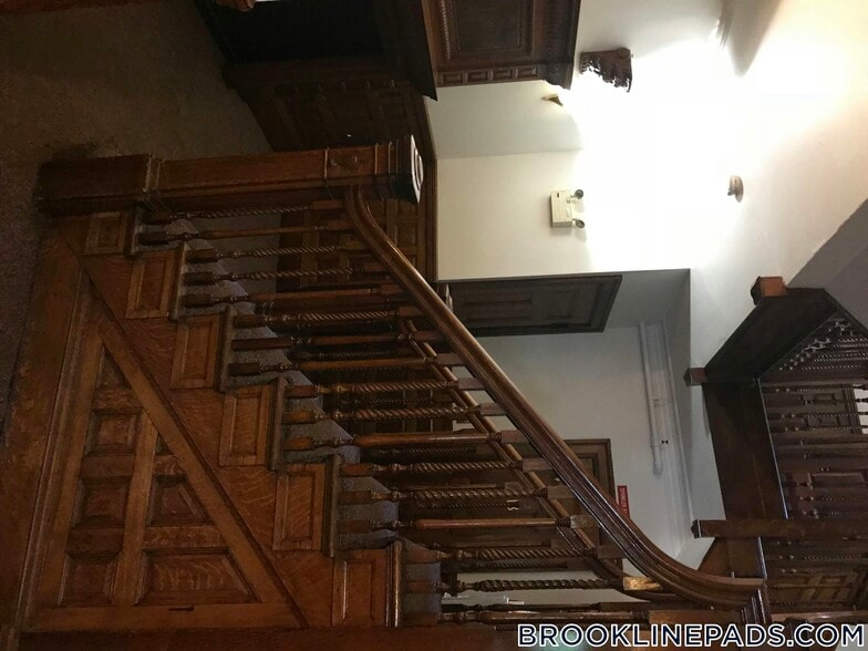 Building Photo - 1061 Beacon St