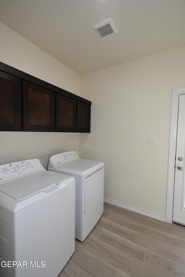 Building Photo - 902 Bromyard