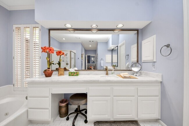 Building Photo - 19 Wild Meadow Ct